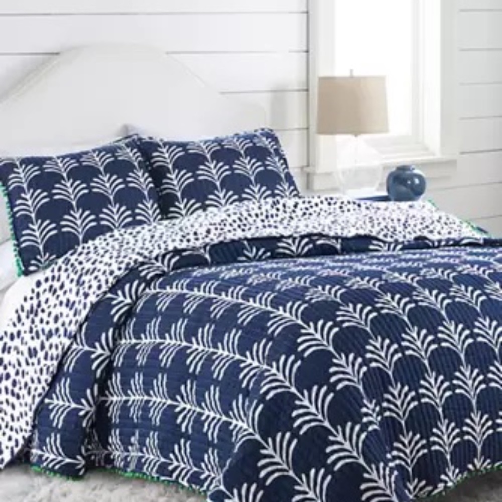 Crown and Ivy King Comforter set NWT